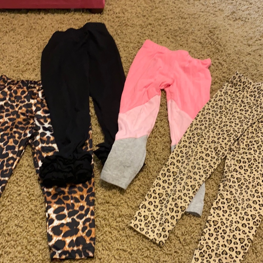 4 pairs of leggings.